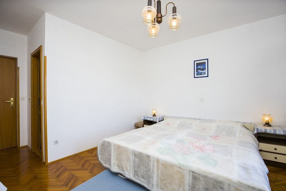 Apartments and Rooms Krstinić