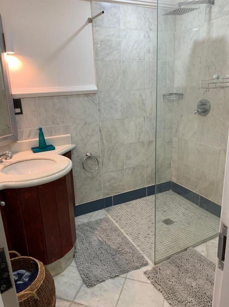 Apartment On Cotton Bay