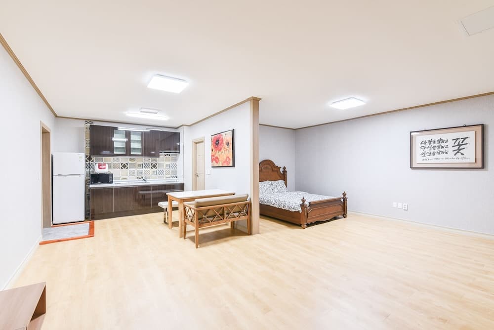 Canada Sunset Village