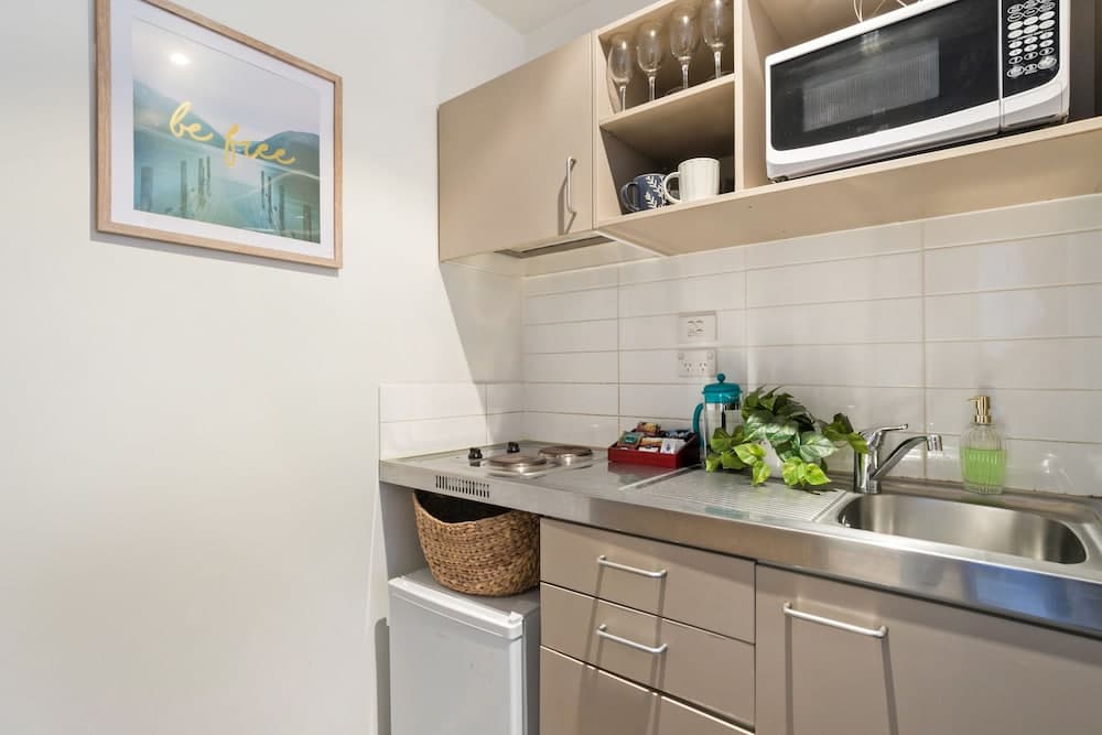 Decorated Central City Apt w 2 Bathrooms