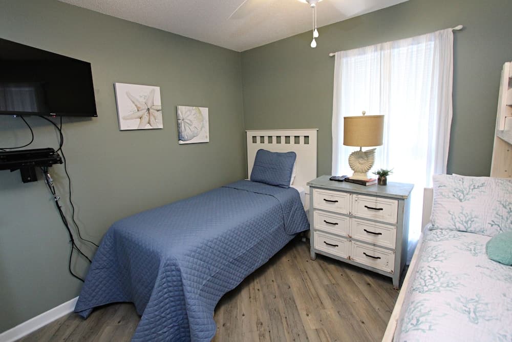 Regatta 203A - 2 Br Condo