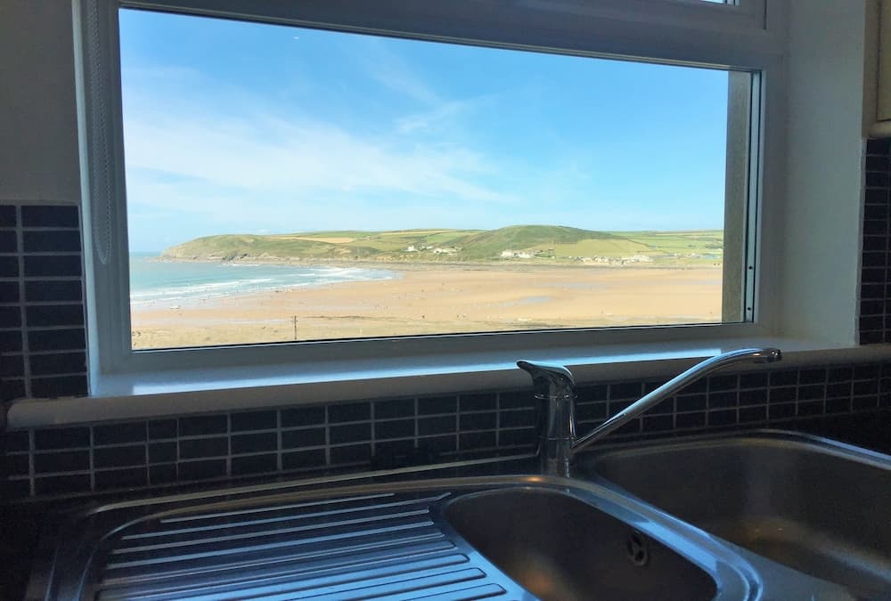 Beach Breeze Croyde 2 Bed, Sleeps 4-5, Sea Beach Views