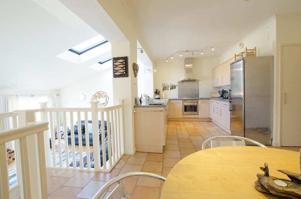 Clifton Court Apt 15 With Heated Pool