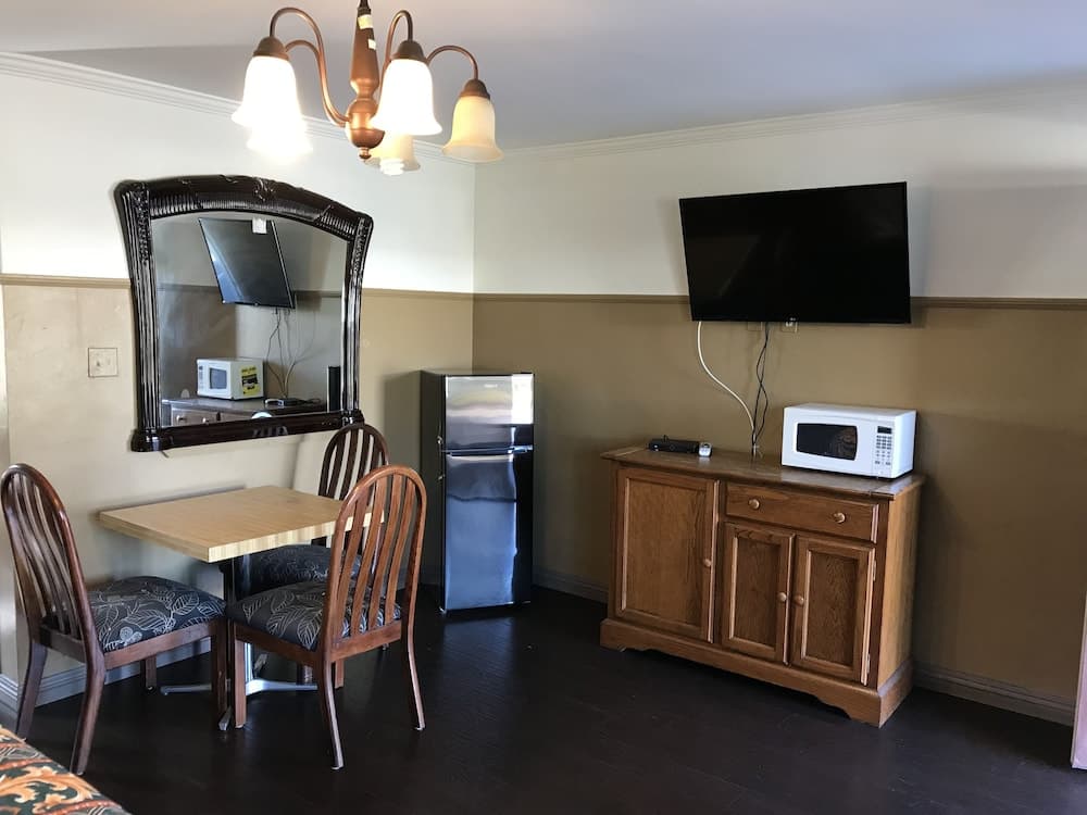 Sunshine Village Motel