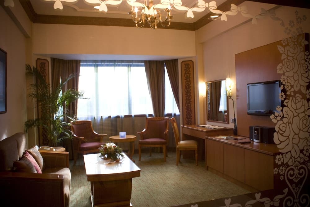 The Centrepoint Hotel