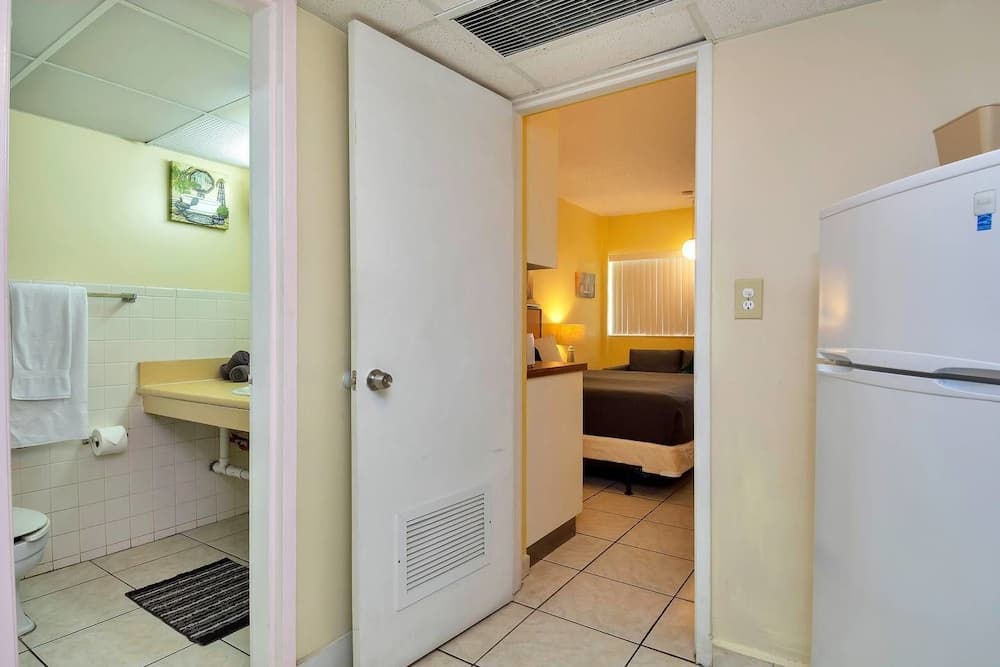 Cozy Studio Hallandale Beach, Near the Ocean :)