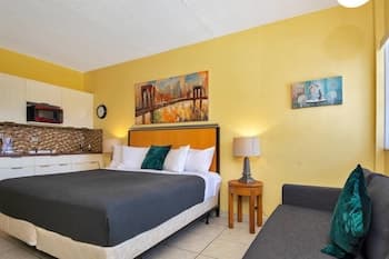 Cozy Studio Hallandale Beach, Near the Ocean :)