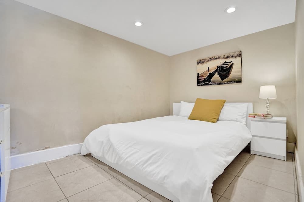 Gorgeous River-view Apartment Hallandale Beach :)