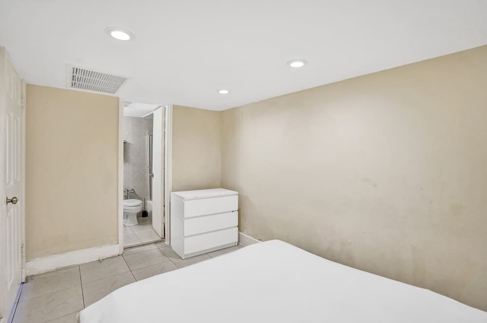 Gorgeous River-view Apartment Hallandale Beach :)