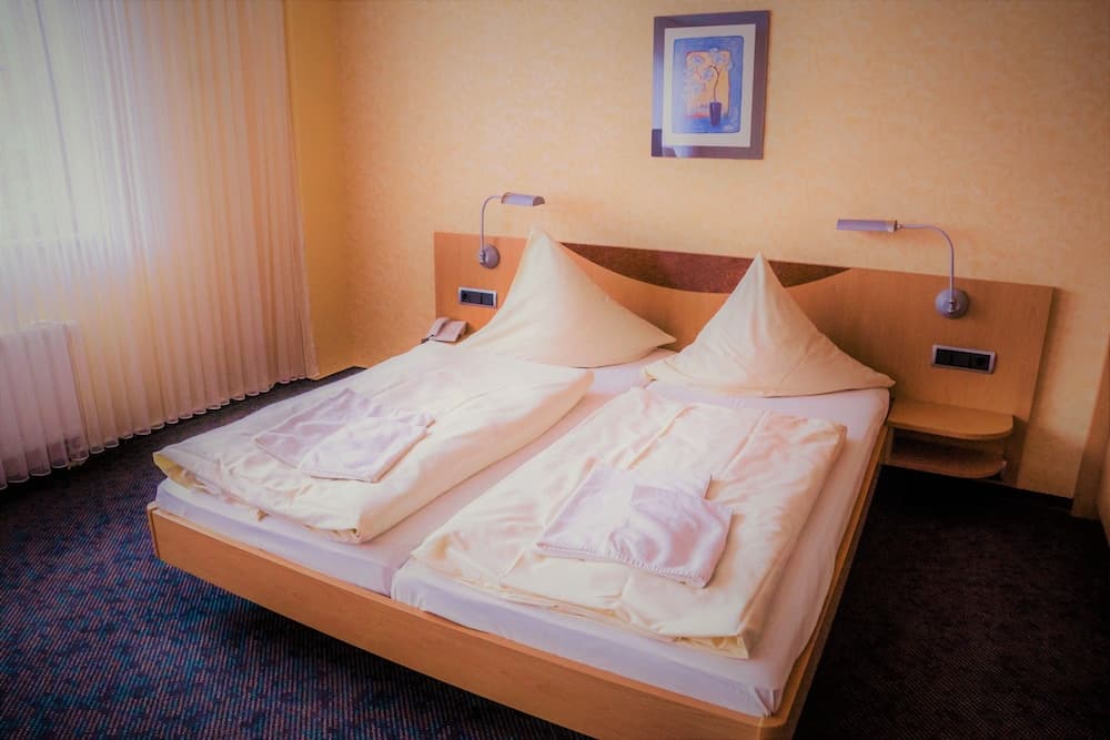 Warias Hotel & Restaurant