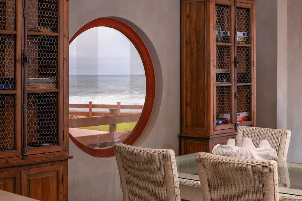 Blue Pearl - situated right on the beach