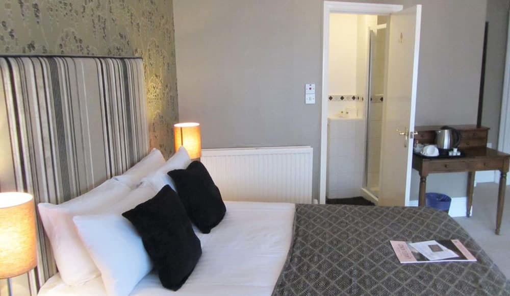 Monties Guest House - Adults only