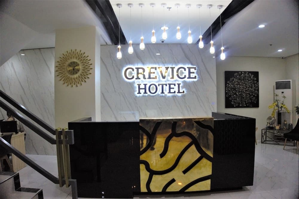 Crevice Hotel