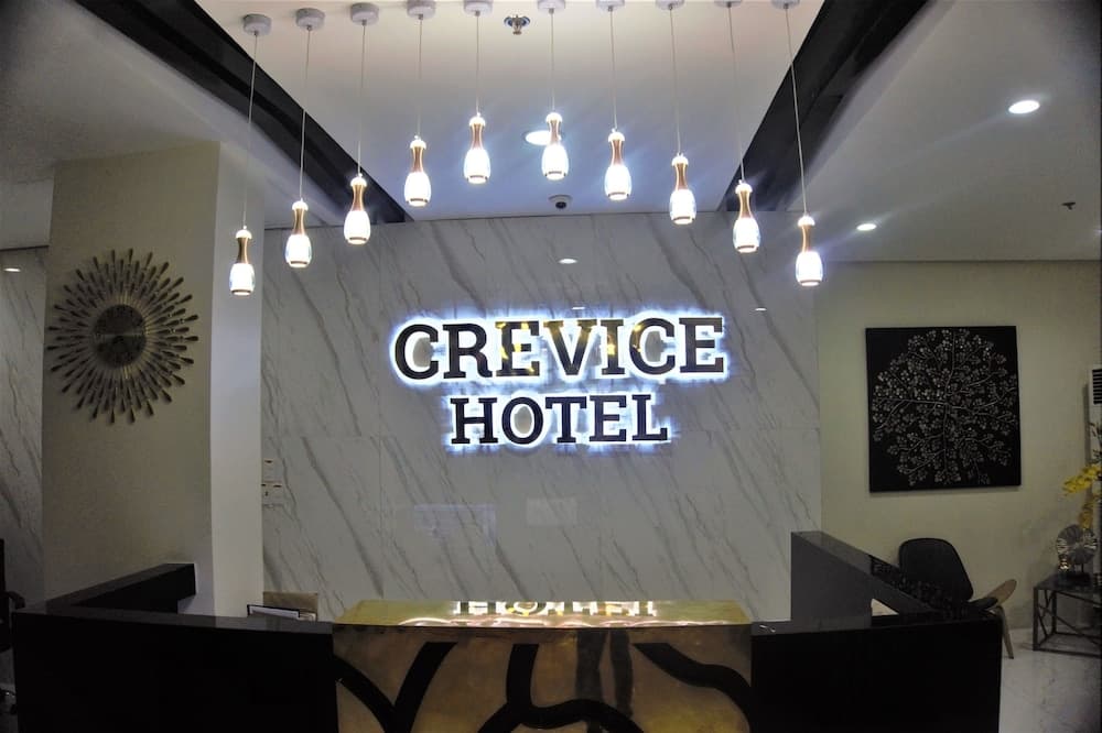 Crevice Hotel