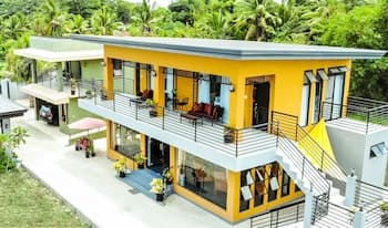 Zeller Court Apartelle