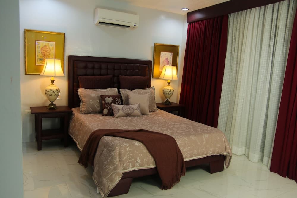 Zeller Court Apartelle