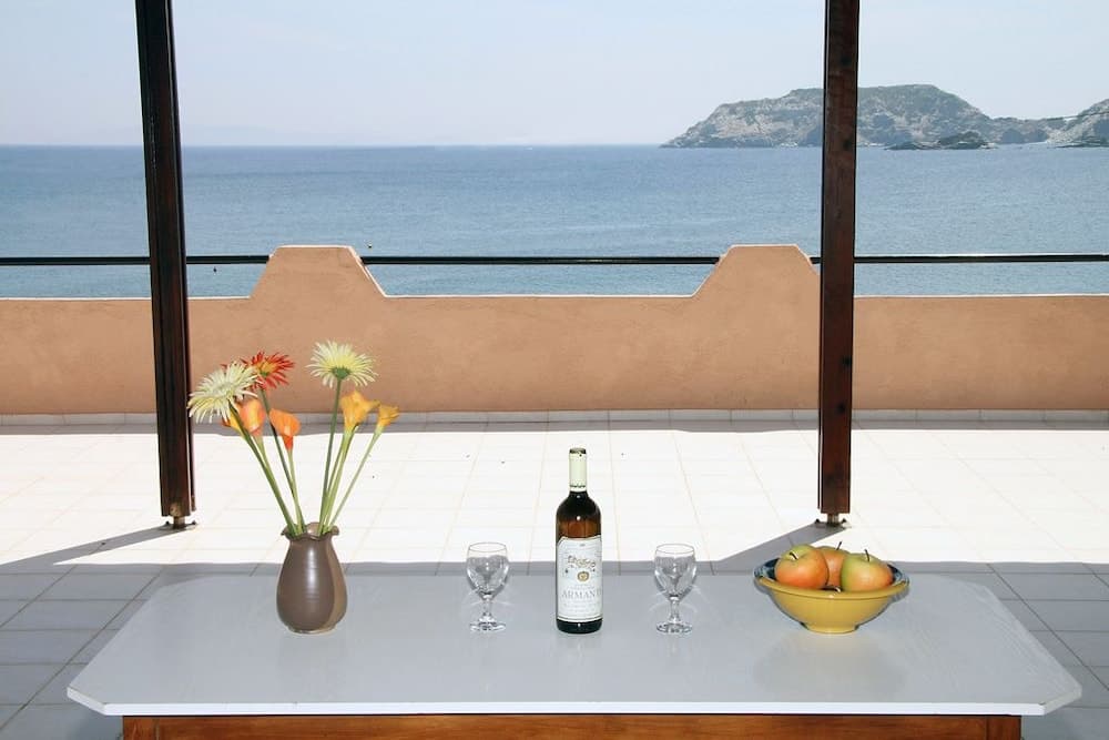 Thania Seaside Smotel - Adults Only