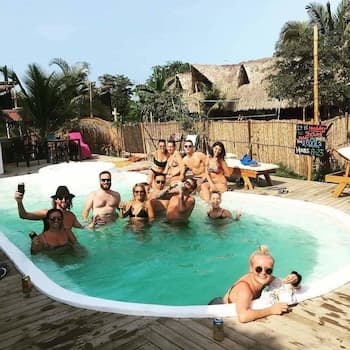 El Zoo Hostel & Pool