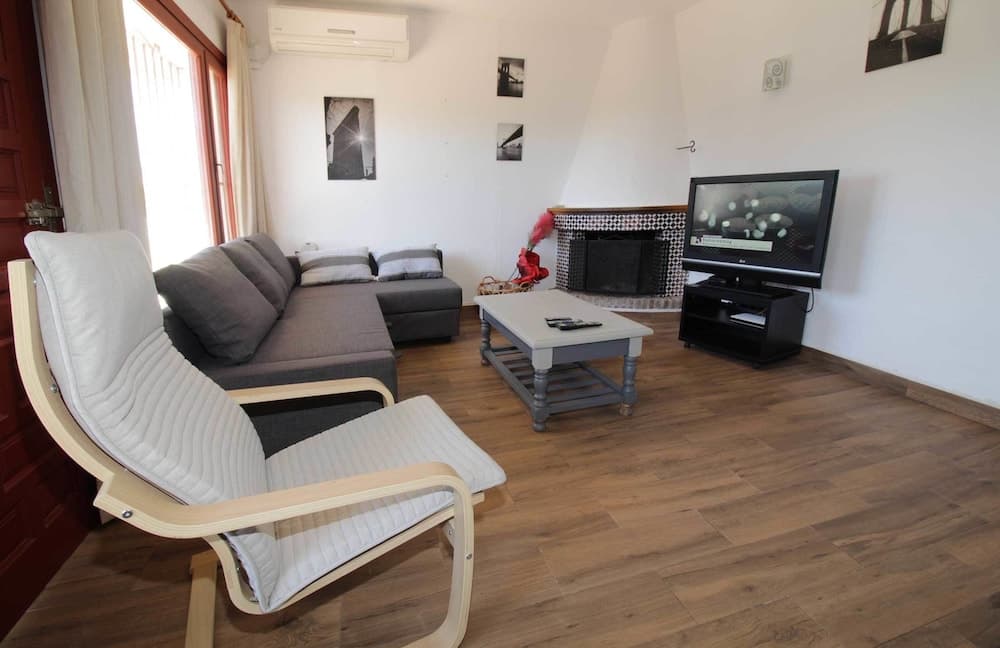 Villa Maria. Barbacoa piscina y jardín