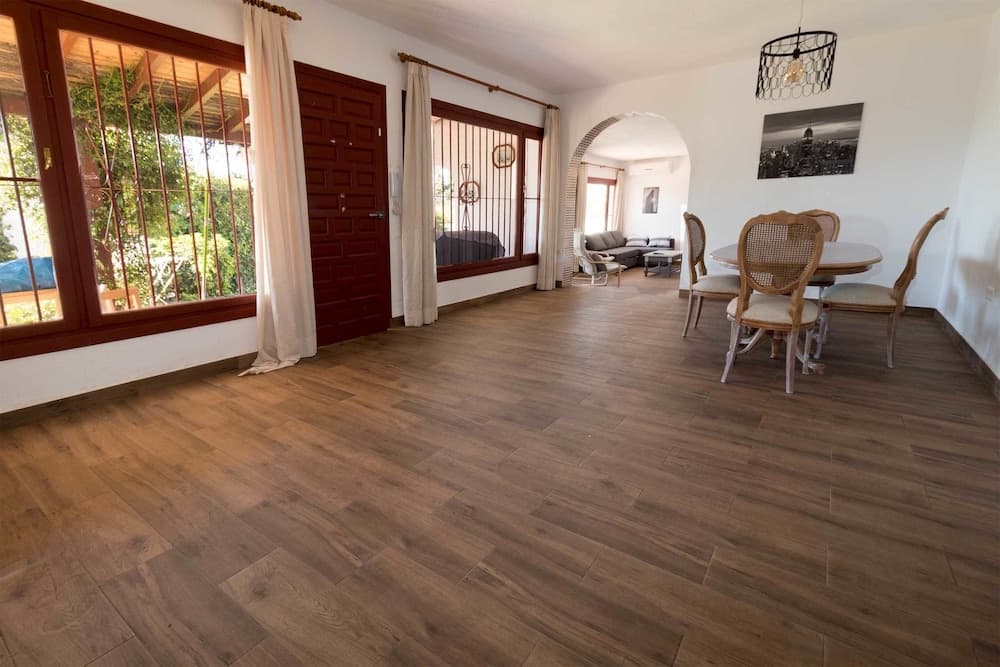 Villa Maria. Barbacoa piscina y jardín