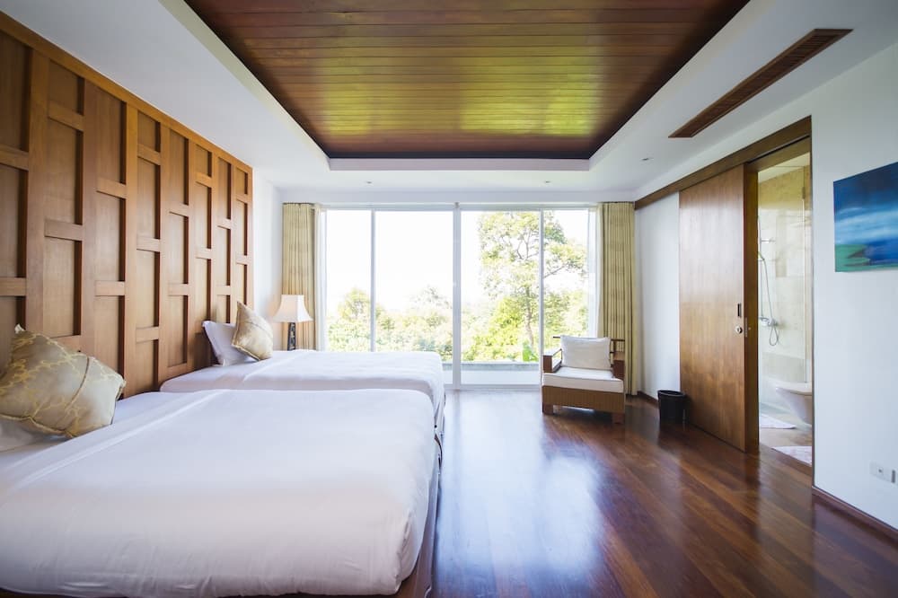 4-BR Seaview Villa with Large Pool at Surin Beach