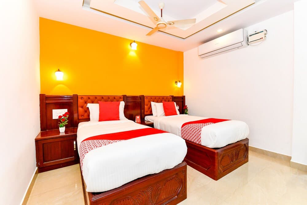 OYO 28276 Harshavardhana Inn