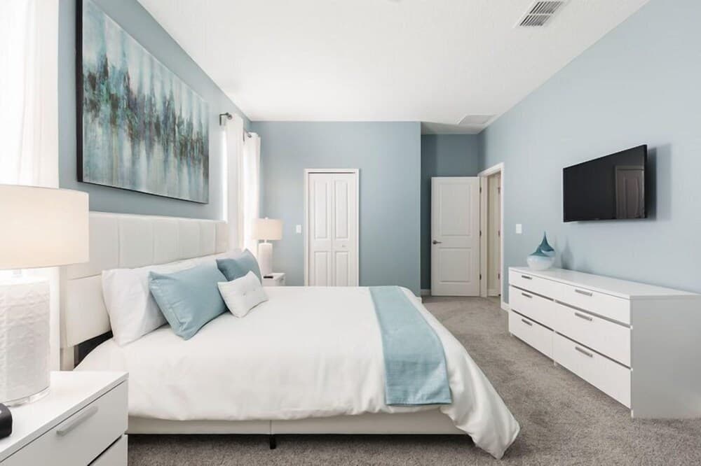 8BR Pool Home with Movie Theater