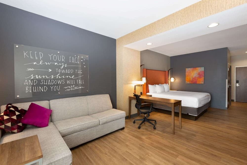 La Quinta by Wyndham Altoona Des Moines