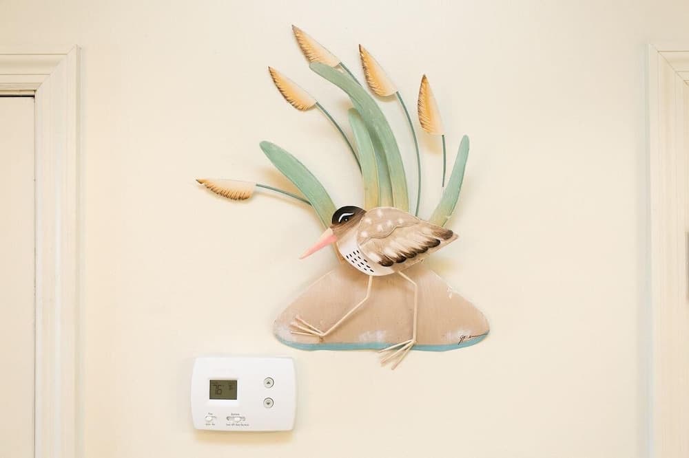 SEA Haven 520 [2/2.5] Free Activities! & Oceanfront Wifi Pool