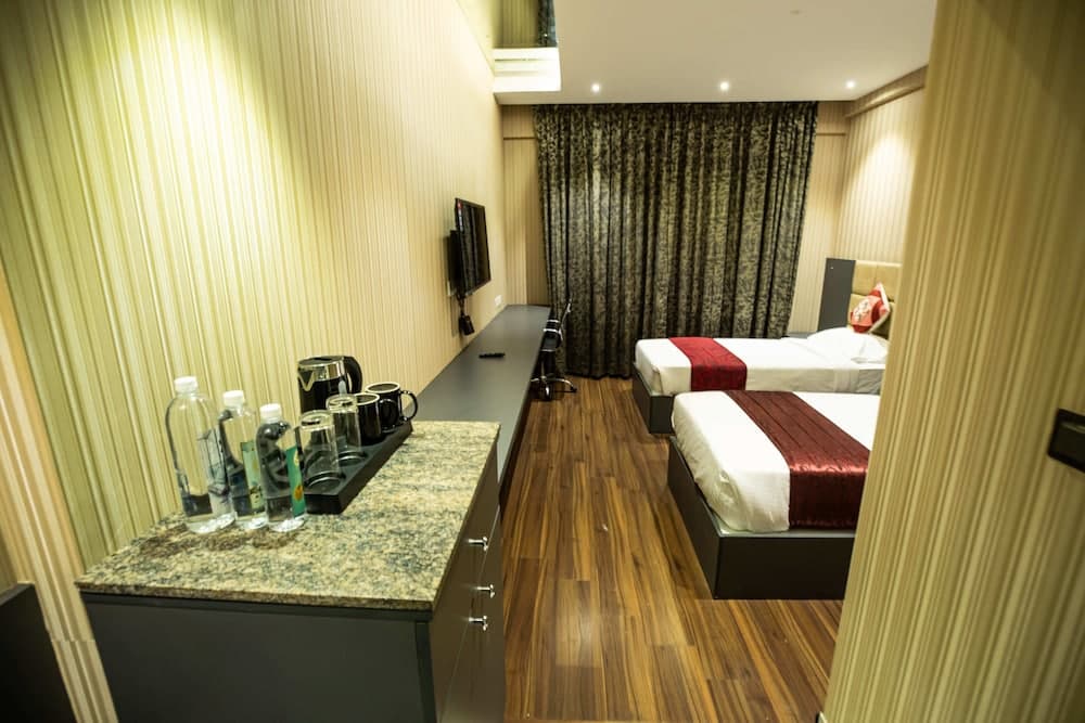 Grand Seasons - The Business Hotel