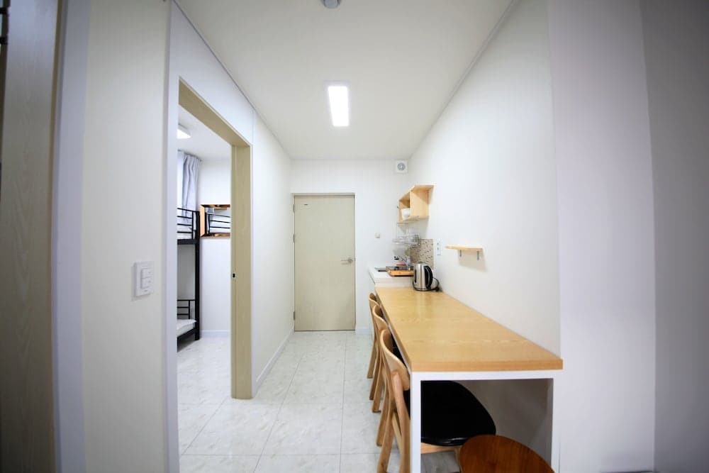 ZIBRO H Guesthouse - Hostel