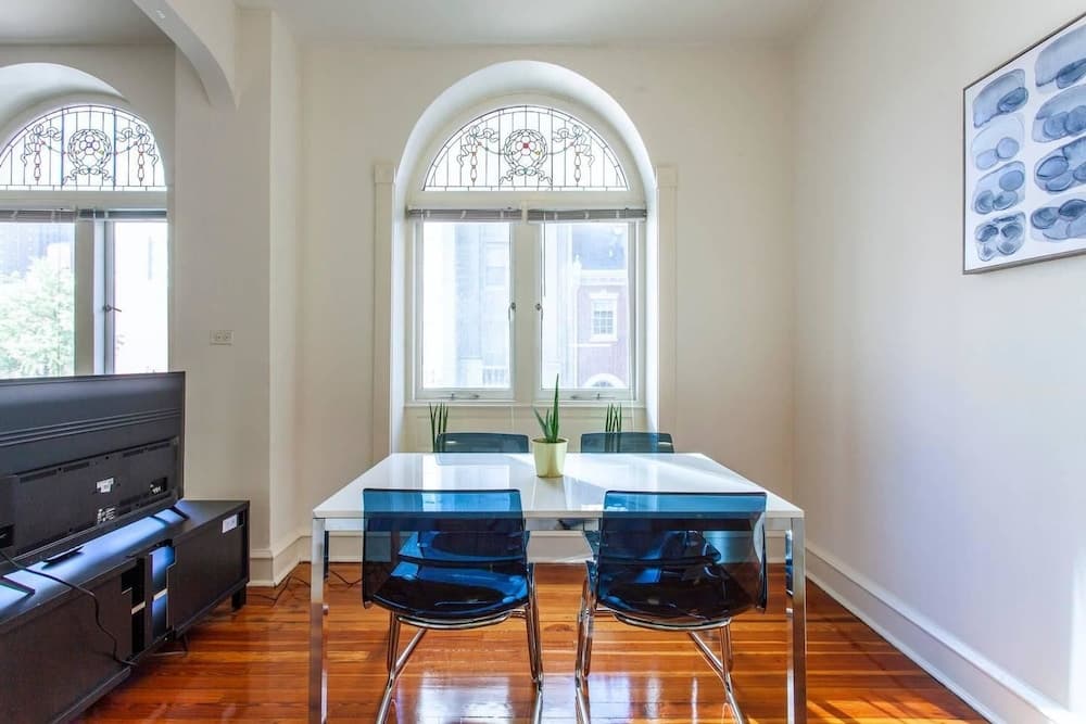 Rittenhouse GEM - Elevator, Gym, Location