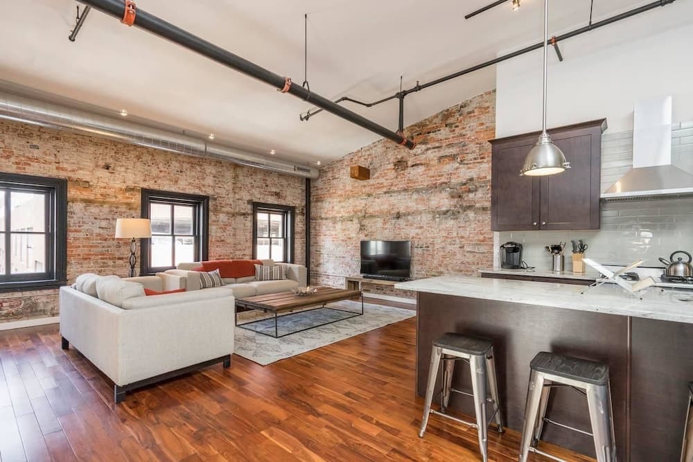 Luxurious Million-dollar Condo w/ Perfect Location