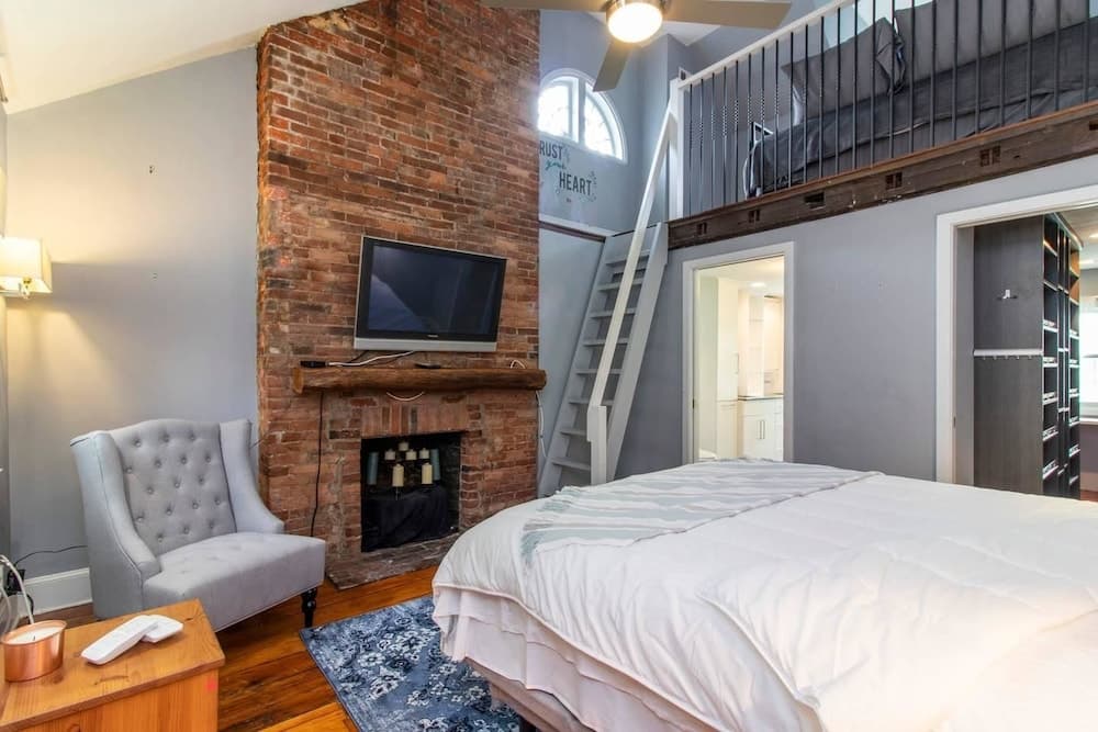 Historic Gem - City Center/patio/soak Tub