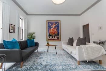 Rittenhouse Gem - One Bedroom w Patio and Parking