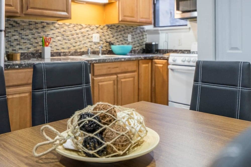 Perfect Downtown Apt w/ Free 2 Car Parking