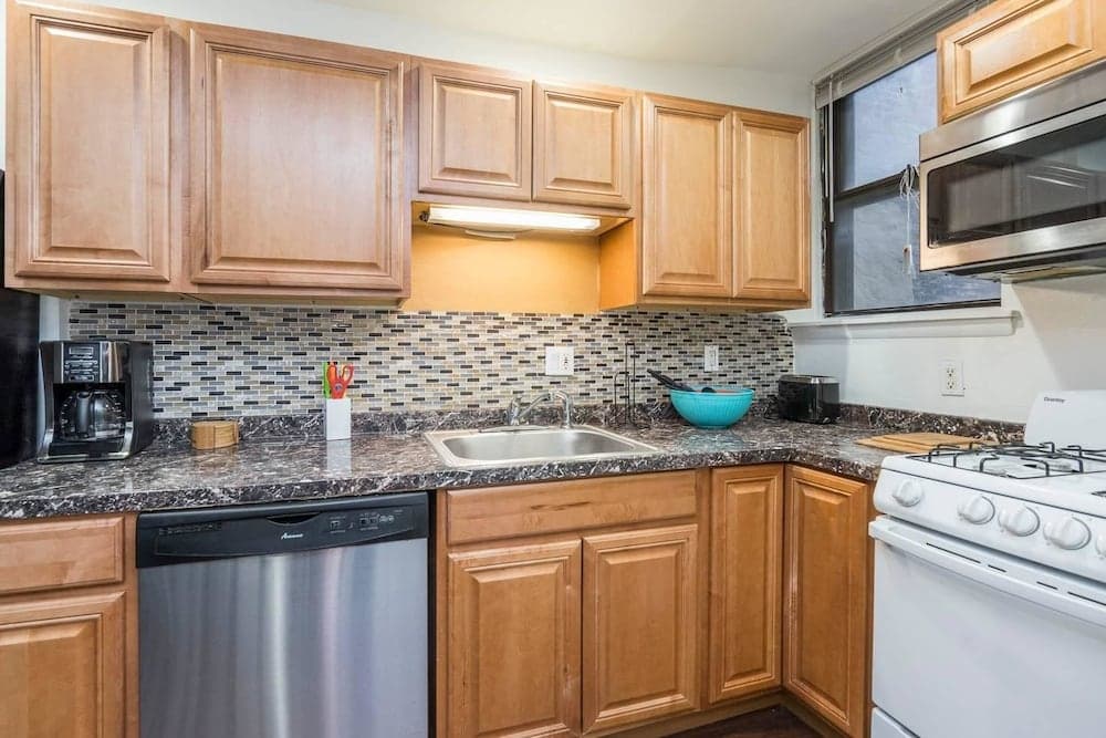 Perfect Downtown Apt w/ Free 2 Car Parking