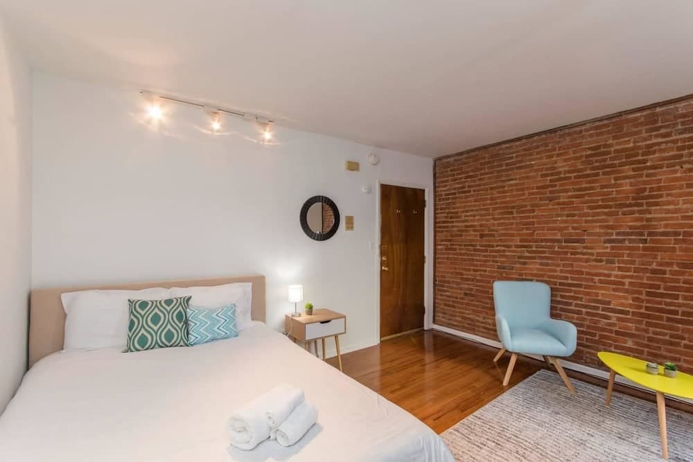 The Royal Studio - Philly's Finest - With Deck