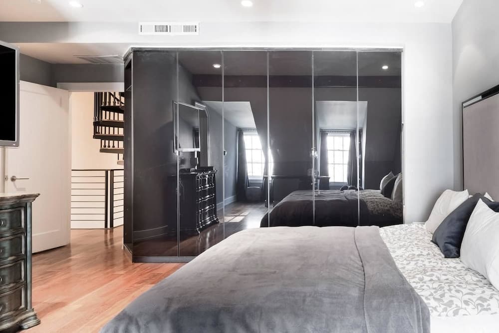 Million-dollar Celebrity Mansion in Old City