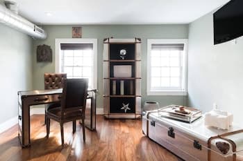 Million-dollar Celebrity Mansion in Old City