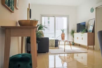 Phaedrus Living: Central Luxury Flat Esperidon 201