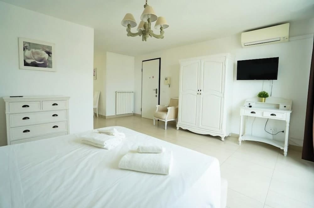 Isa Fiumicino Airport Residence