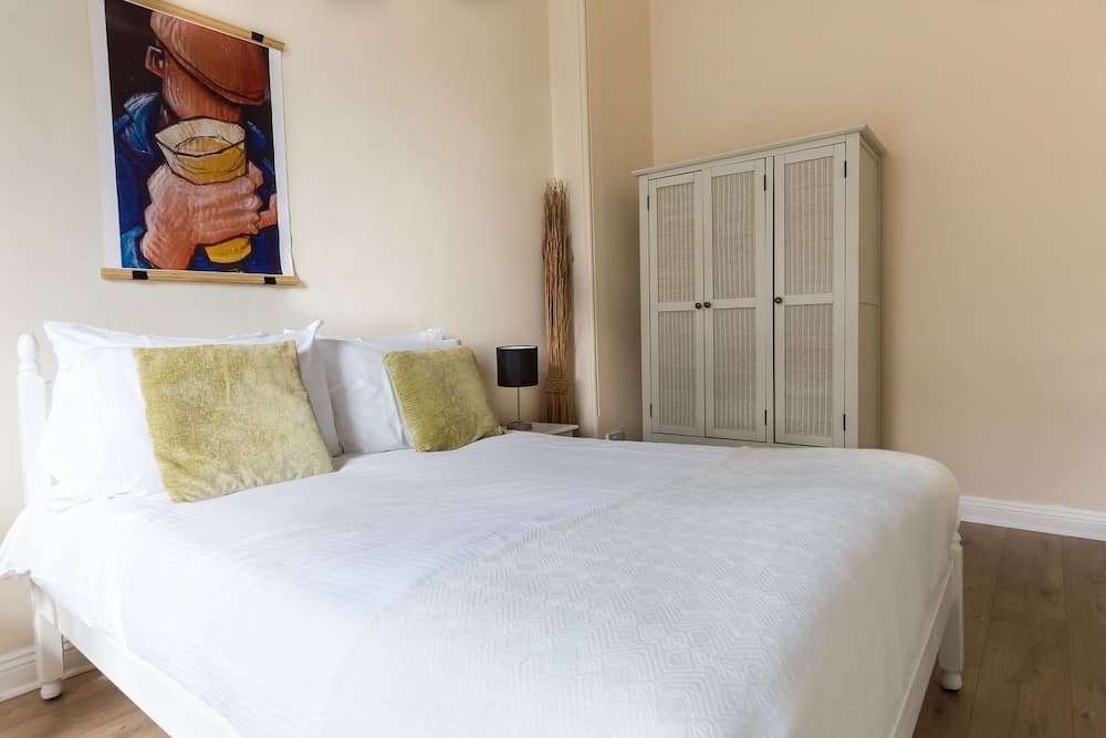 Bright Two BR Period Apartment in Whitechapel