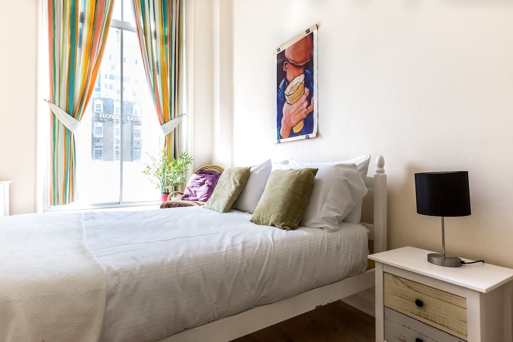 Bright Two BR Period Apartment in Whitechapel