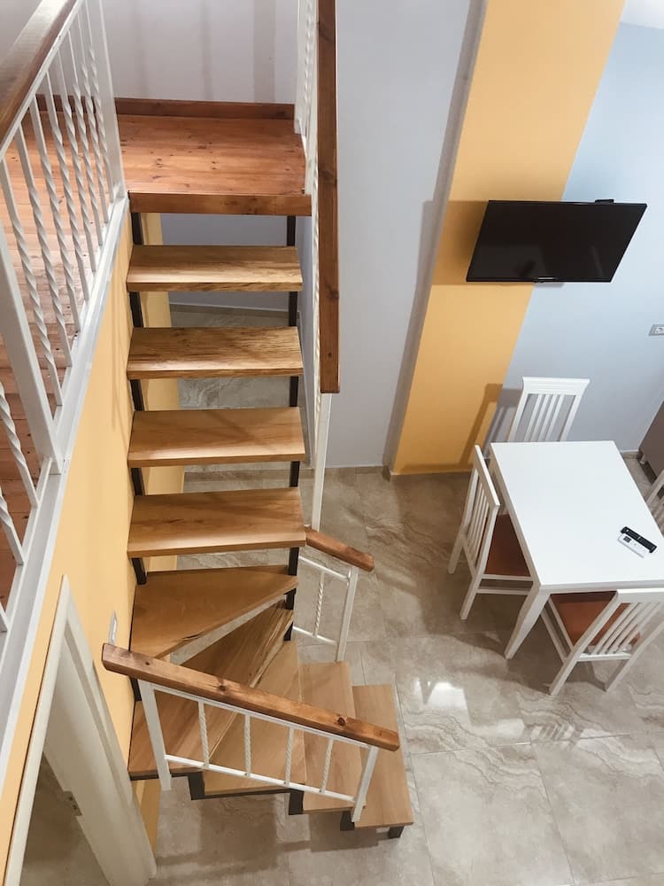 Crown Deluxe Apartments