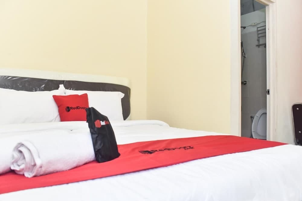 RedDoorz Syariah near Exit Tol Waru