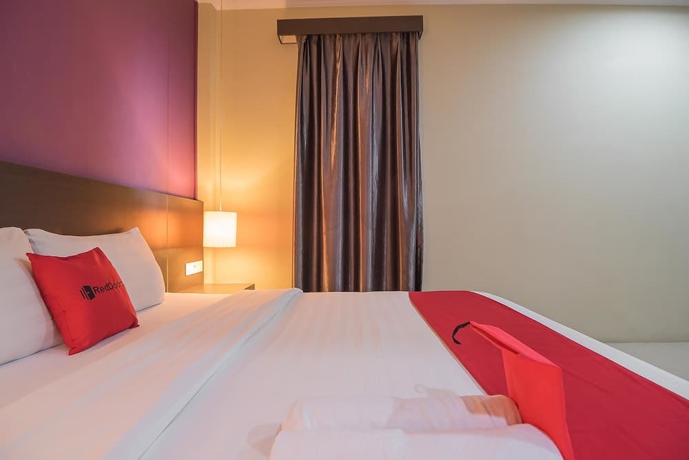 RedDoorz Plus @ Tanjung Pandan Belitung 2