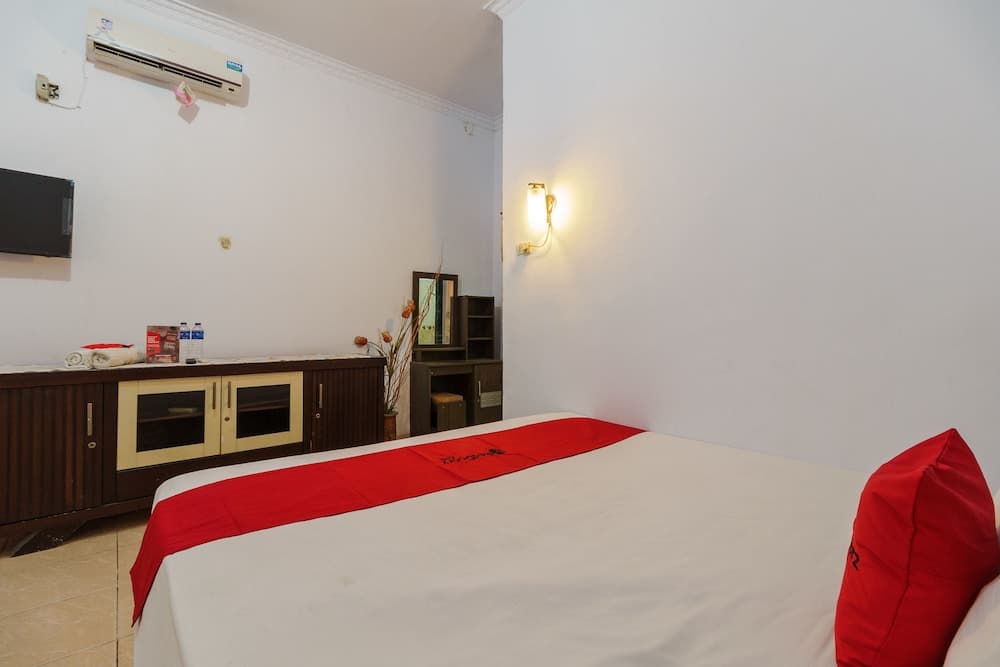 RedDoorz near Jalan Mayjen Sutoyo Bengkulu