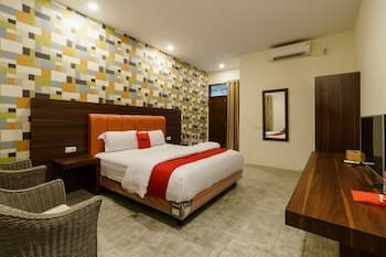 RedDoorz Syariah near Fort Marlborough