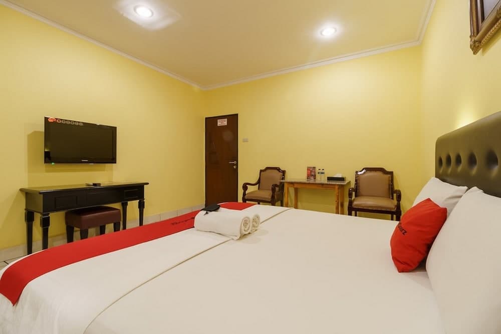 RedDoorz Plus near Ancol